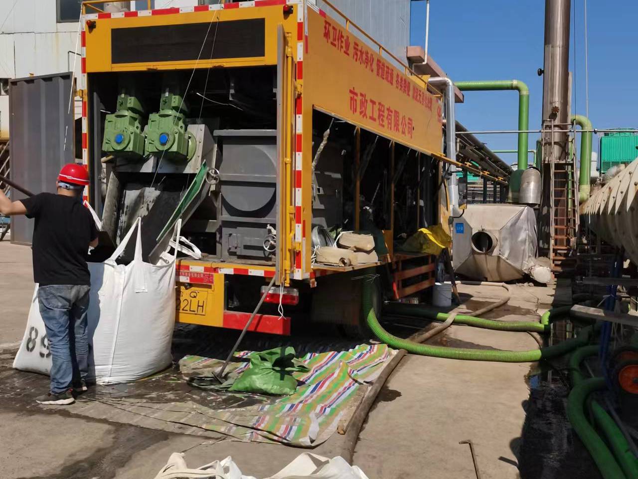 万年淤泥压干处理